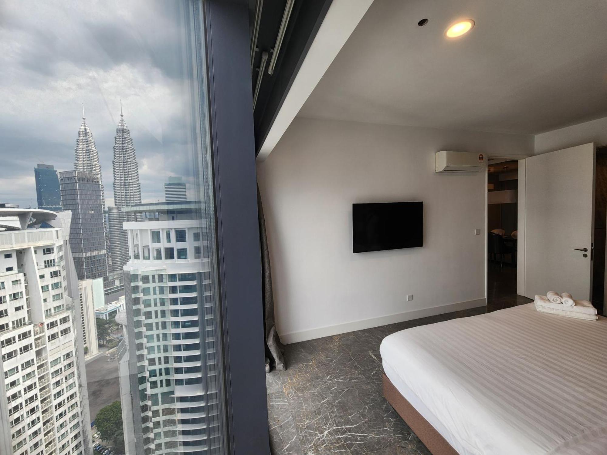 The Platinum 2 Klcc Premium Suite By Reluxe Kuala Lumpur Exterior photo